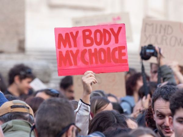 L’Europa va avanti, l’Italia va indietro: perchè parlare di aborto oggi è più attuale che mai.